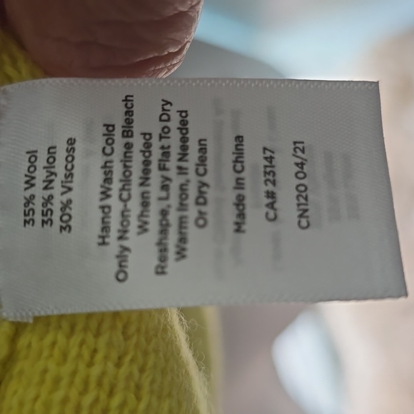 Sweater - Picture 4 of 4